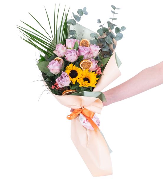 Warm Embrace Ay Çiçekli Lilarenk Gül Çiçek Buketi
